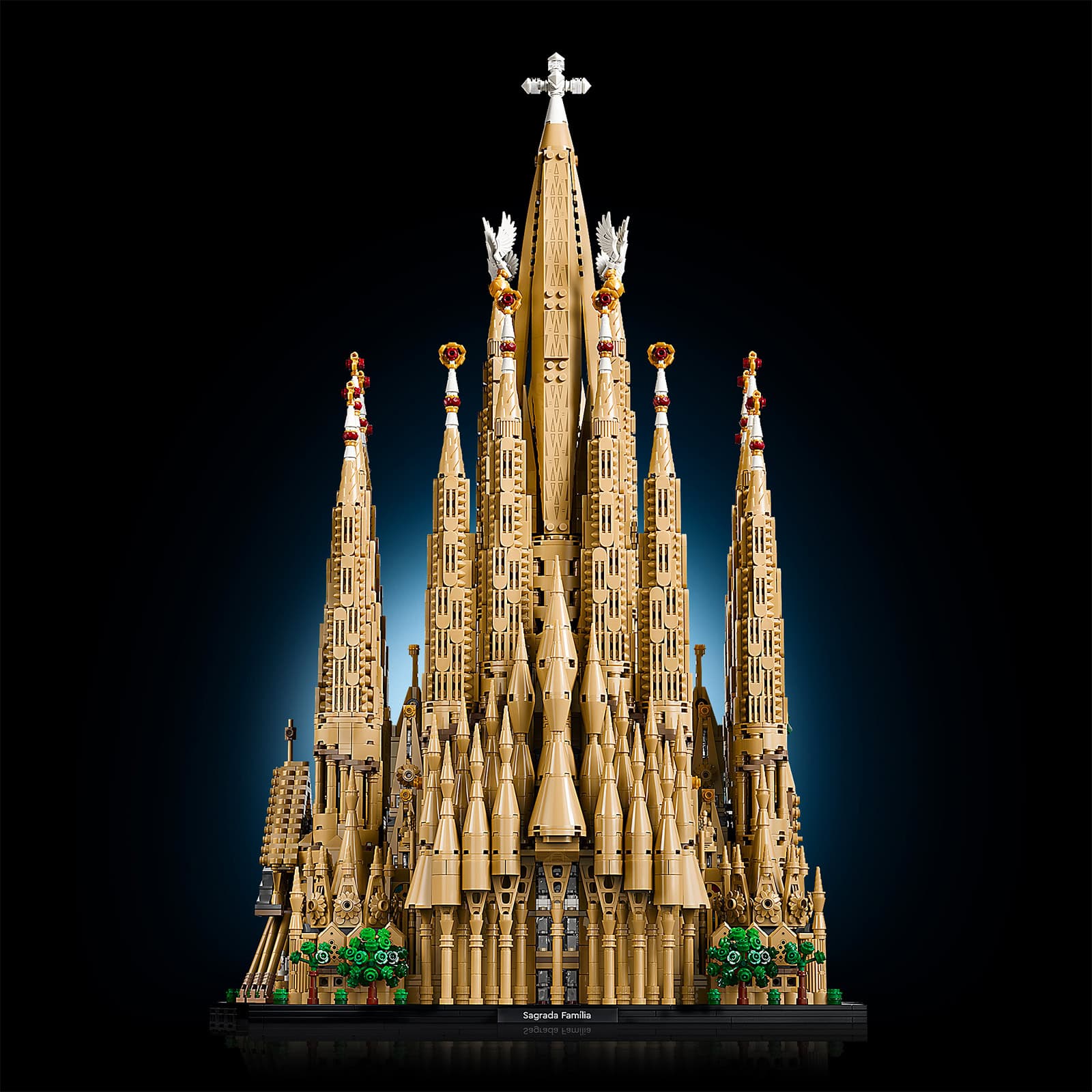 LEGO 21065 Sagrada Família — front view