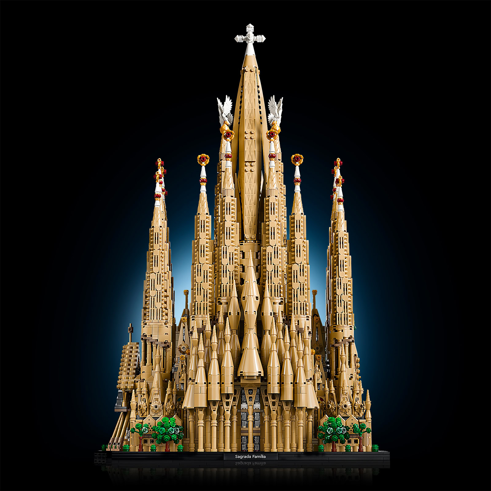 LEGO 21065 Sagrada Família — front view